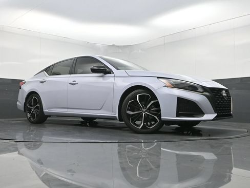Used 2023 Nissan Altima 2.5 SR FWD image 21