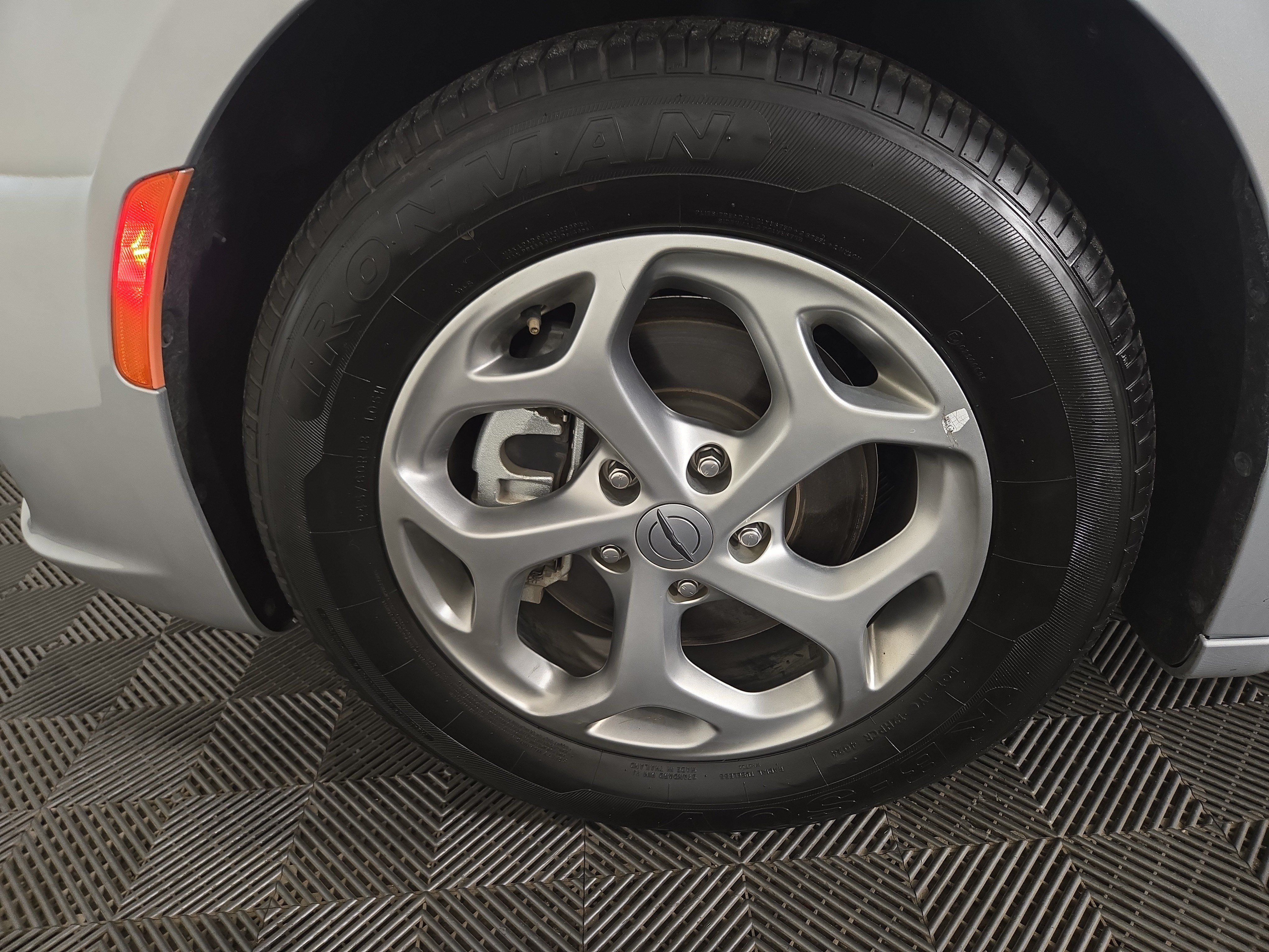 Used 2024 Chrysler Pacifica Limited FWD image 35