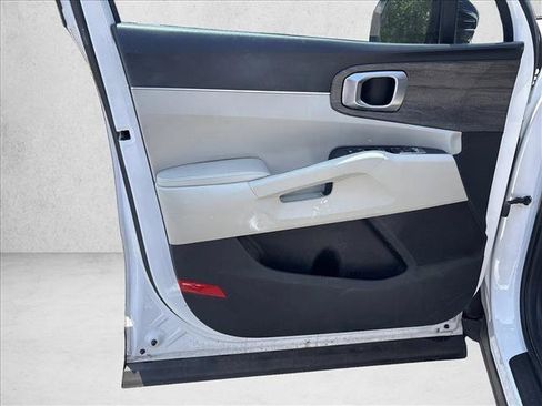 Used 2022 Kia Sorento EX w/ Panoramic Sunroof Package FWD image 11