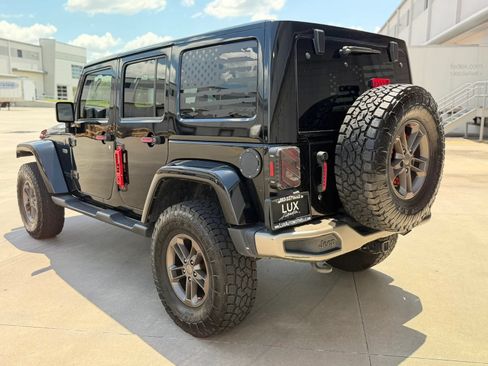 Used 2017 Jeep Wrangler Unlimited Sahara AWD/4WD image 11