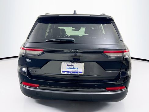 Used 2023 Jeep Grand Cherokee Altitude AWD/4WD image 6