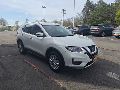 Used 2017 Nissan Rogue SV AWD/4WD image 4