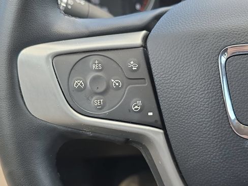 Certified 2023 GMC Acadia SLT w/ Preferred Package FWD image 19