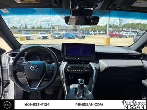 Used 2023 Toyota Venza XLE AWD/4WD image 15