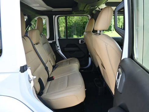 Used 2019 Jeep Wrangler Unlimited Sahara AWD/4WD image 21