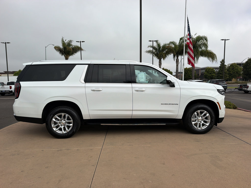 Used 2025 Chevrolet Suburban LT AWD/4WD image 4