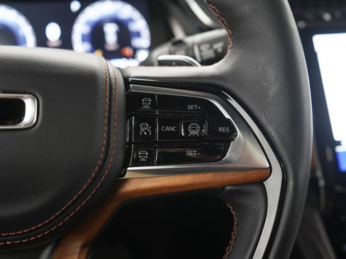 Used 2025 Jeep Grand Cherokee Summit AWD/4WD image 26