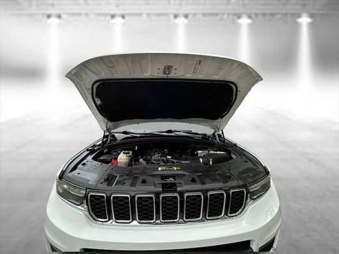 Certified 2022 Jeep Grand Cherokee L Limited RWD image 30