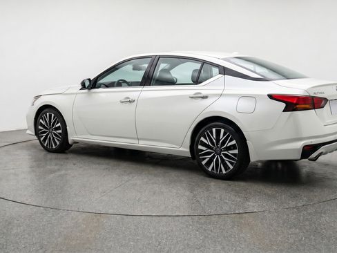 Used 2025 Nissan Altima 2.5 SV FWD image 6