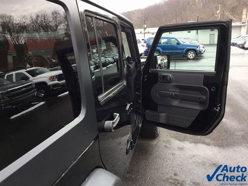 Used 2010 Jeep Wrangler Unlimited Sport image 34