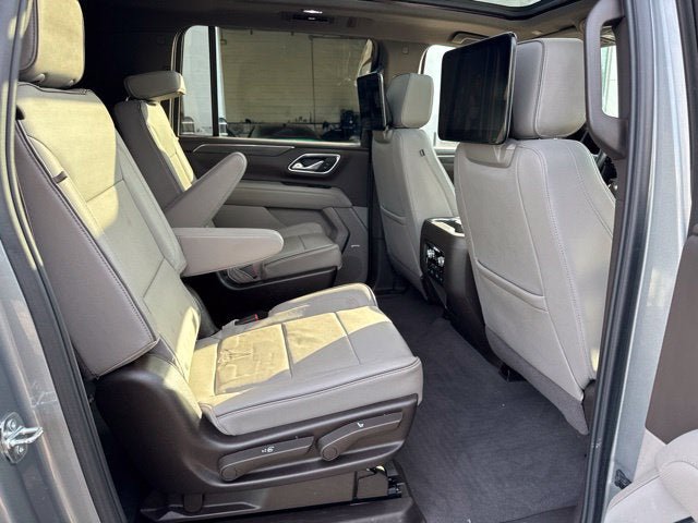 Used 2023 GMC Yukon XL SLT w/ SLT Premium Package AWD/4WD image 25