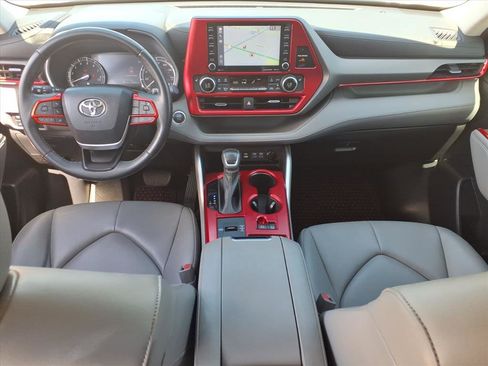Used 2022 Toyota Highlander XLE image 30