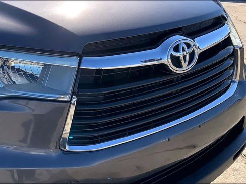 Used 2016 Toyota Highlander LE image 29