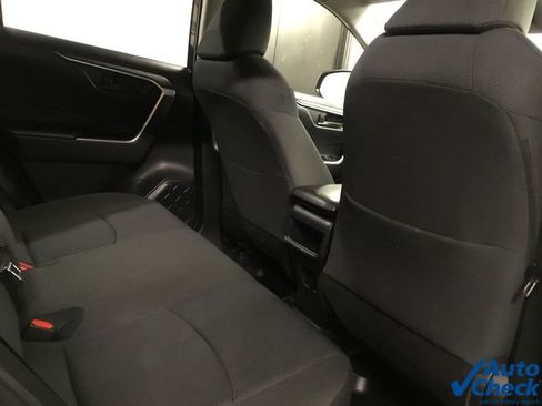 Used 2019 Toyota RAV4 LE image 33