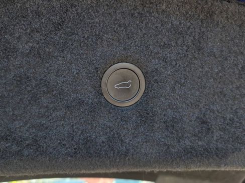 Used 2022 Tesla Model S AWD/4WD image 27