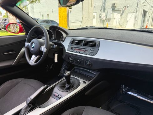Used 2005 BMW Z4 2.5i image 15