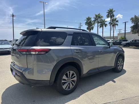 Used 2024 Nissan Pathfinder SV FWD image 5