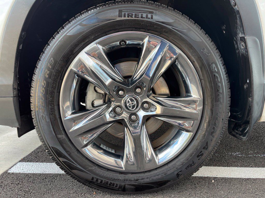 Used 2019 Toyota Highlander Limited Platinum AWD/4WD image 13