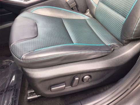 Used 2022 Kia Niro EX Premium w/ Cold Weather Package image 17