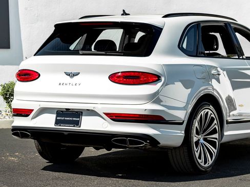 Used 2022 Bentley Bentayga AWD/4WD image 12