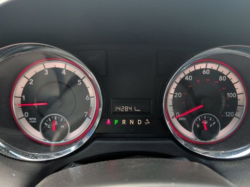Used 2019 Dodge Grand Caravan SXT FWD image 12