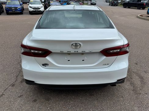 Used 2021 Toyota Camry XLE image 6