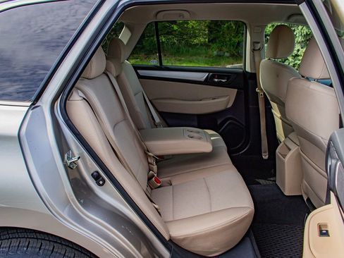 Used 2016 Subaru Outback 2.5i Premium image 18