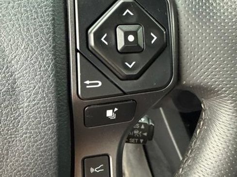Used 2018 Toyota Tacoma TRD Sport AWD/4WD image 18
