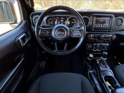 Used 2023 Jeep Wrangler Unlimited w/ Cold Weather Group image 17