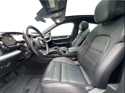Used 2024 Porsche Cayenne Coupe AWD/4WD image 20
