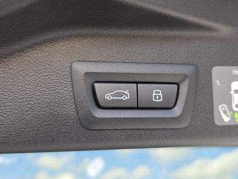 New 2026 BMW X5 xDrive50e image 9