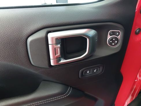 Used 2019 Jeep Wrangler Unlimited Sahara image 26