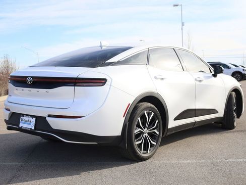 Used 2023 Toyota Crown XLE image 6