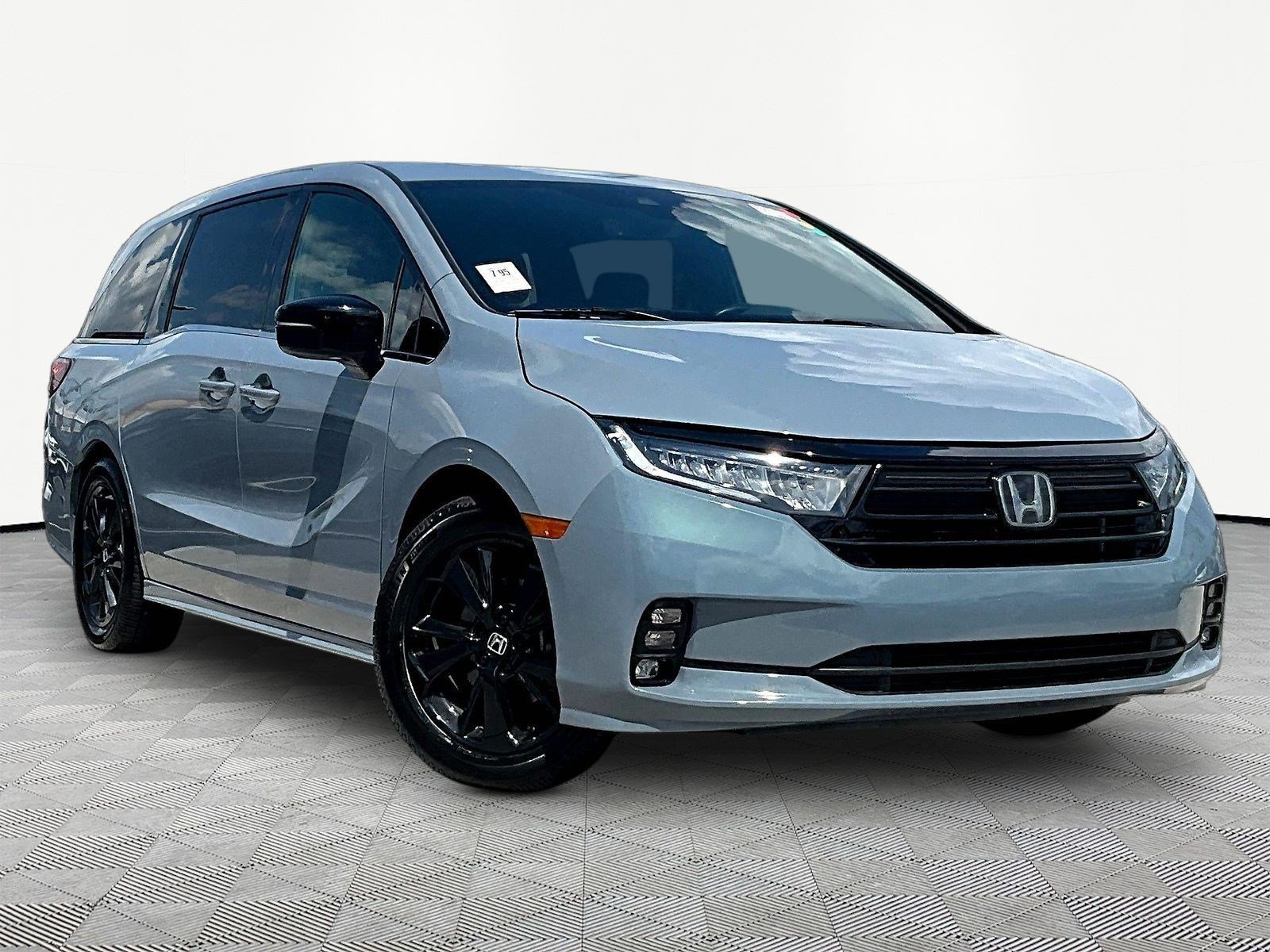 Used 2023 Honda Odyssey Sport image 3