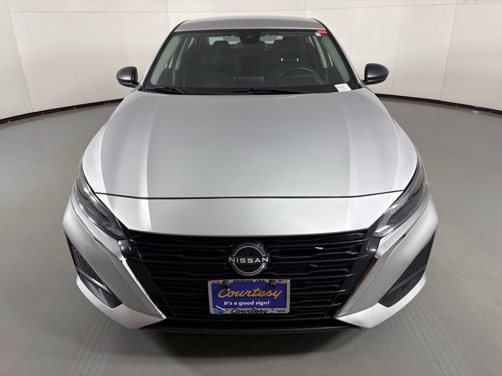 Used 2024 Nissan Altima 2.5 SV FWD image 3