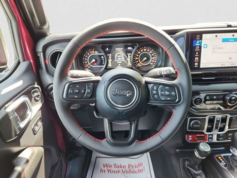Used 2024 Jeep Gladiator Rubicon AWD/4WD image 12