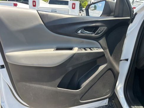 Used 2019 Chevrolet Equinox LS FWD image 10