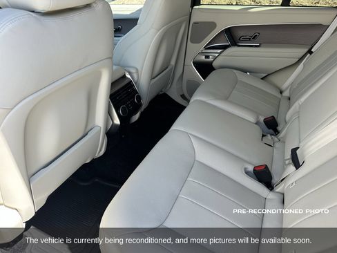 Used 2025 Land Rover Range Rover SE AWD/4WD image 15