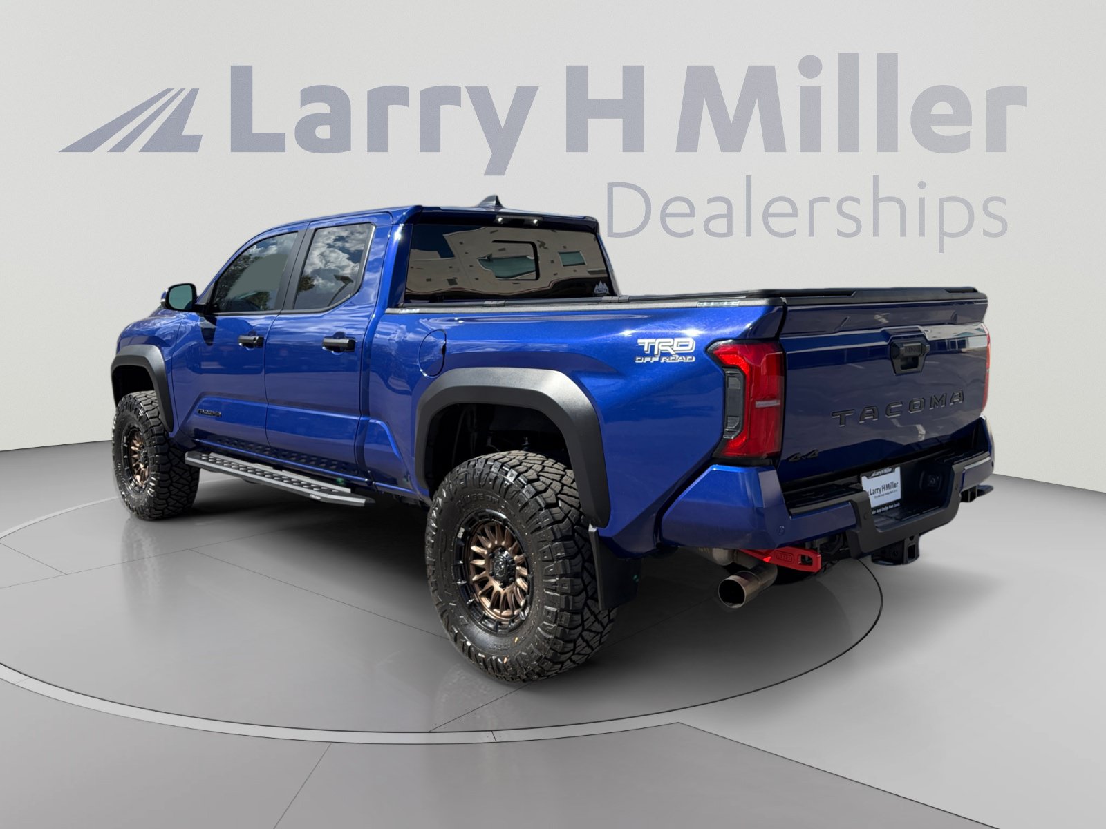 Used 2024 Toyota Tacoma TRD Off-Road w/ TRD Off Road Upgrade Package AWD/4WD image 3