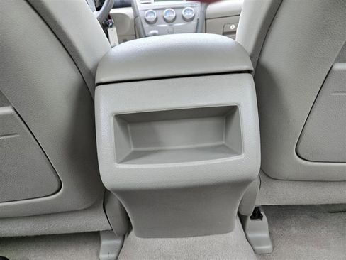 Used 2010 Toyota Camry LE image 36