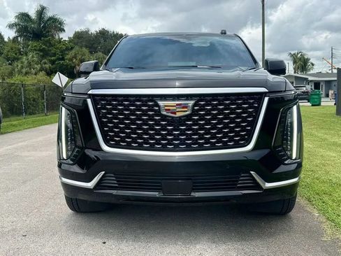 Used 2026 Cadillac Escalade Luxury RWD image 2