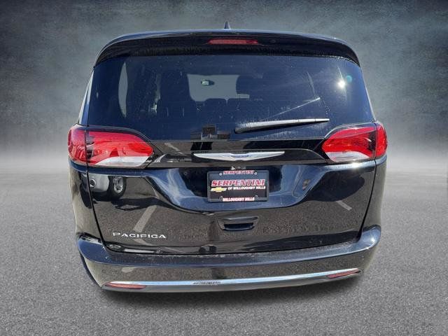 Used 2020 Chrysler Pacifica Touring-L FWD image 8