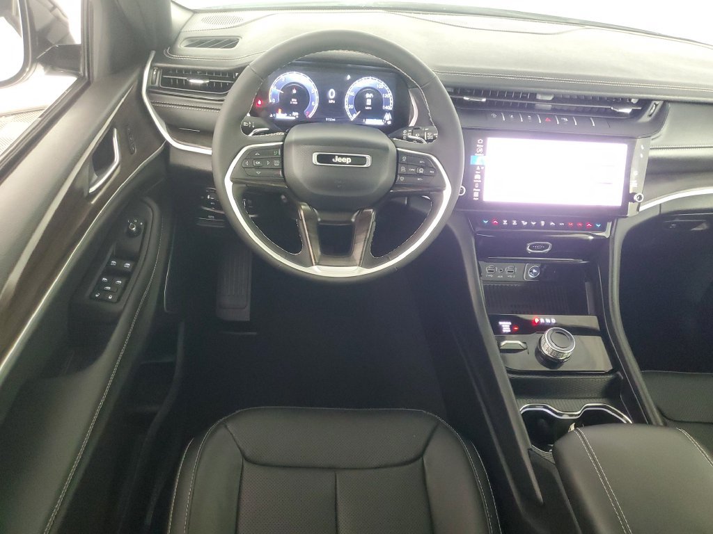 Used 2026 Jeep Grand Cherokee Limited AWD/4WD image 14