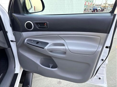 Used 2015 Toyota Tacoma PreRunner image 23