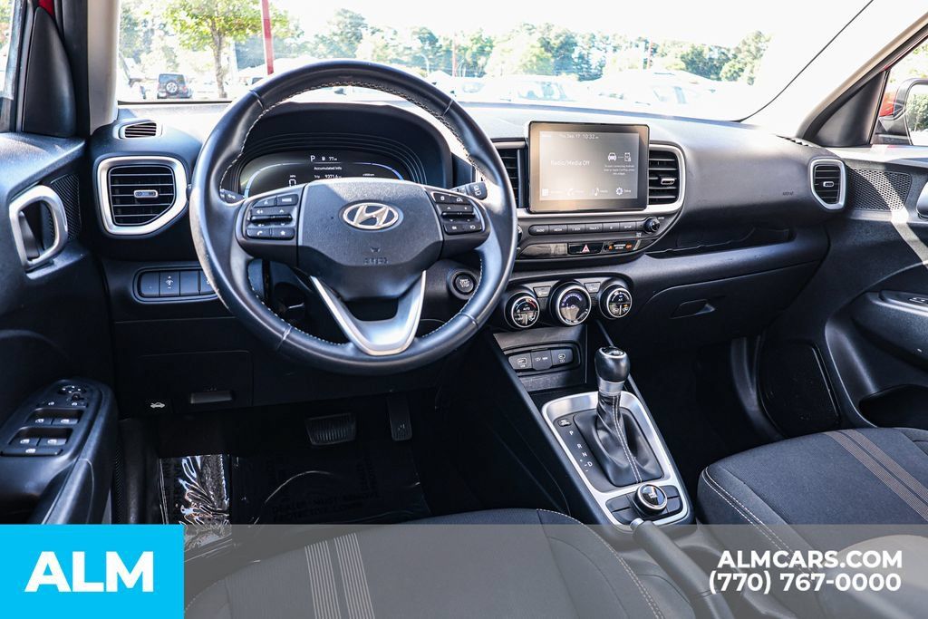 Used 2025 Hyundai Venue SEL FWD image 27