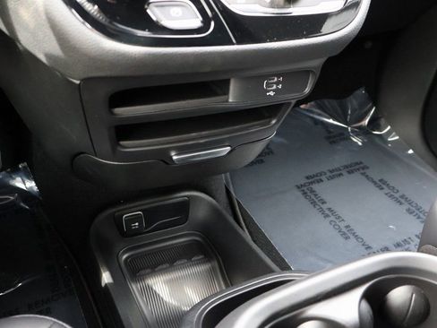 New 2026 Chrysler Pacifica Select FWD image 39