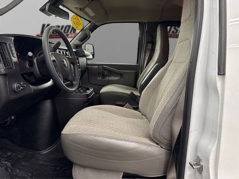 Used 2025 GMC Savana 3500 LT w/ LT Preferred Equipment Group image 9