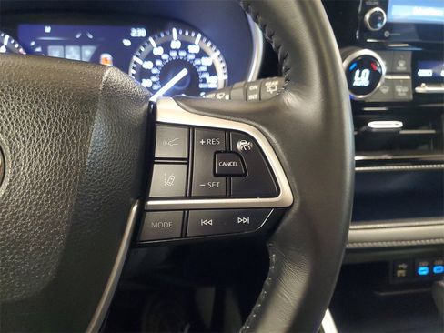Used 2022 Toyota Highlander XSE image 24