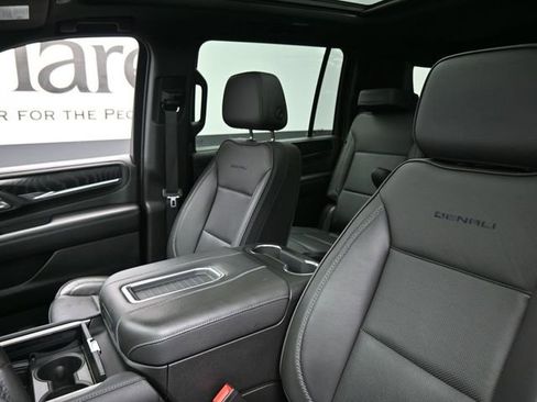 Used 2023 GMC Yukon XL Denali AWD/4WD image 16