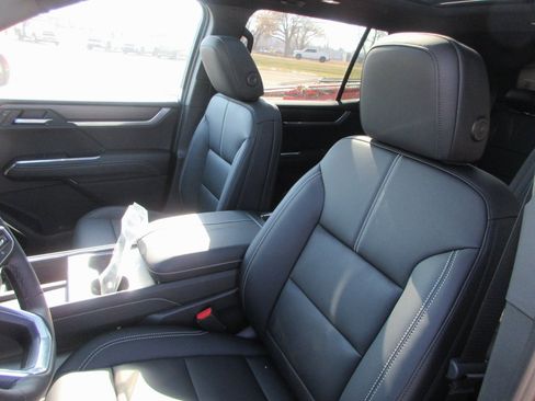 New 2026 GMC Acadia Elevation image 13